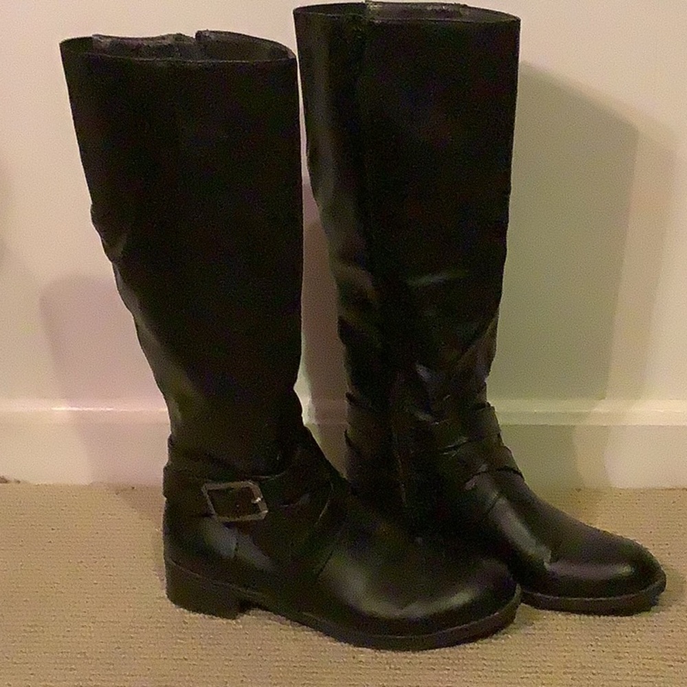 Tall boots with buckle trim
